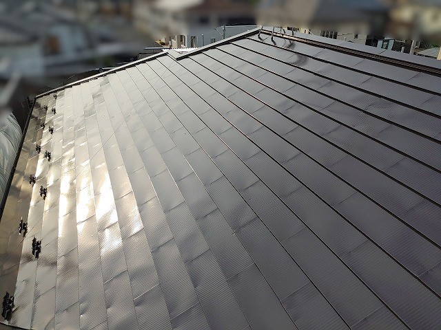 ガルバリウム鋼板屋根の塗装完了